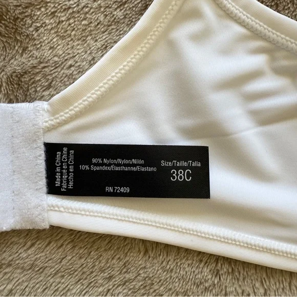 NWOT White Wireless Bra with Adjustable Straps and Smooth Cups Size 38C - Picture 3 of 3